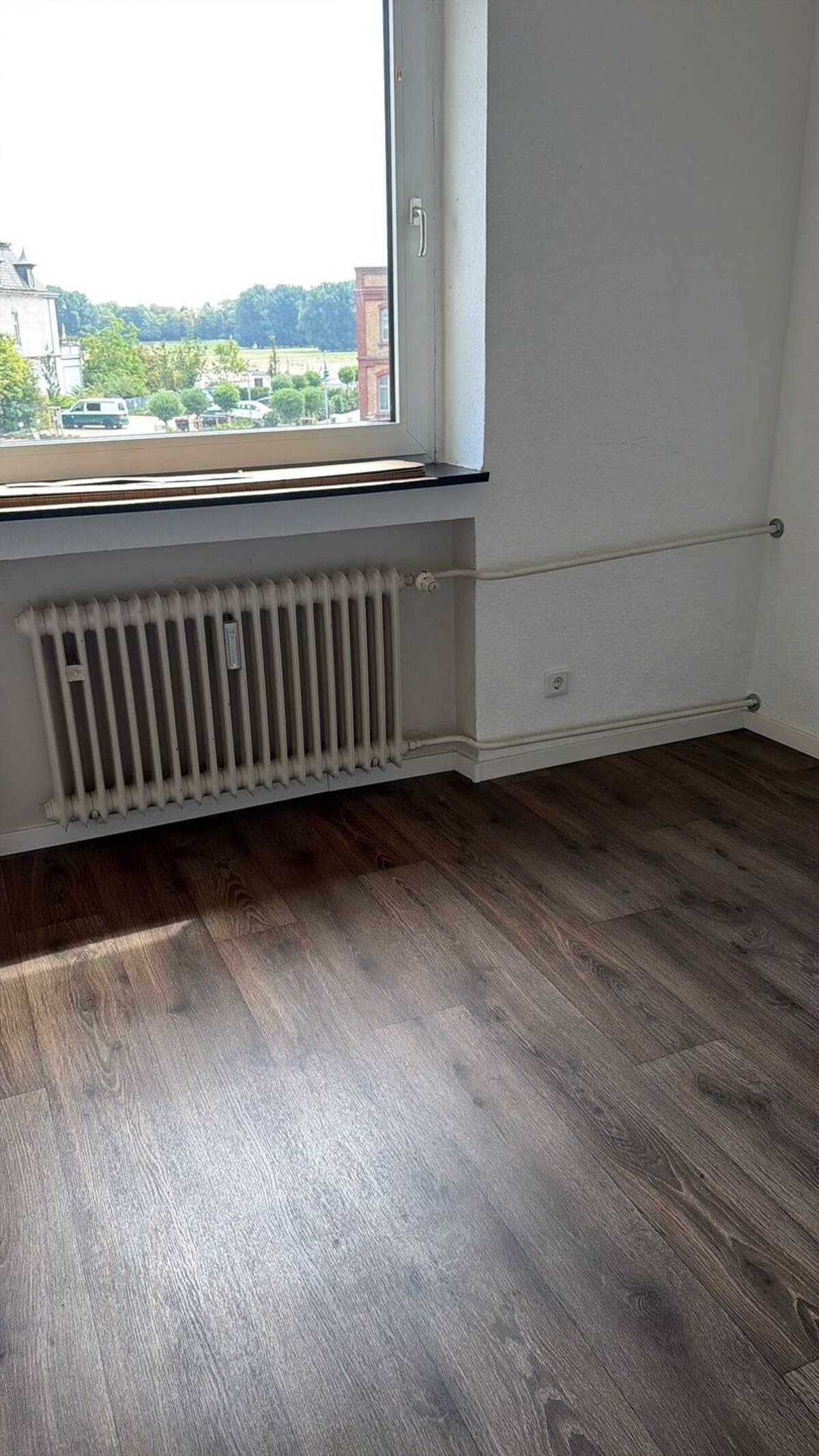 Moderne 2-Zimmer-Wohnung mit Balkon und Gartenmitbenutzung – 47198 Duisburg – Bild 1 von 9
