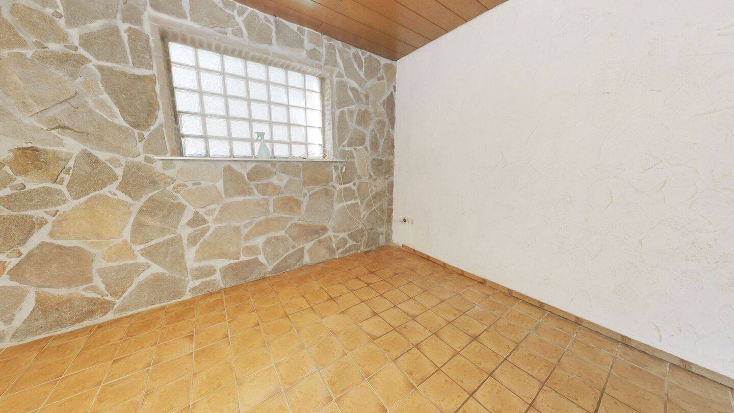 Freistehendes Einfamilienhaus mit Charakter, Kamin und Werkstatt - ruhiges Wohnen mit Charme – Ettringen – Vorschaubild 5