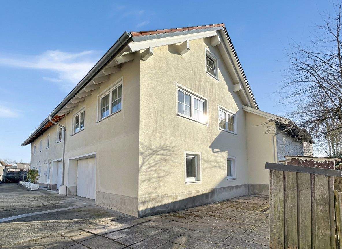 Mehrgenerationenwohnen: Saniertes Haupthaus + Nebengebäude – Taufkirchen – Bild 1 von 9
