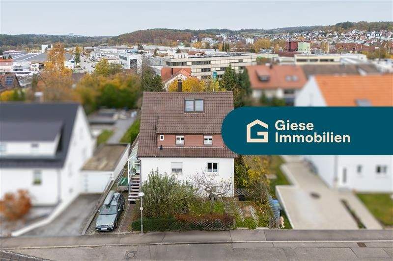Charmantes Einfamilienhaus mit großem Gartenparadies – Weil der Stadt – Bild 1 von 9