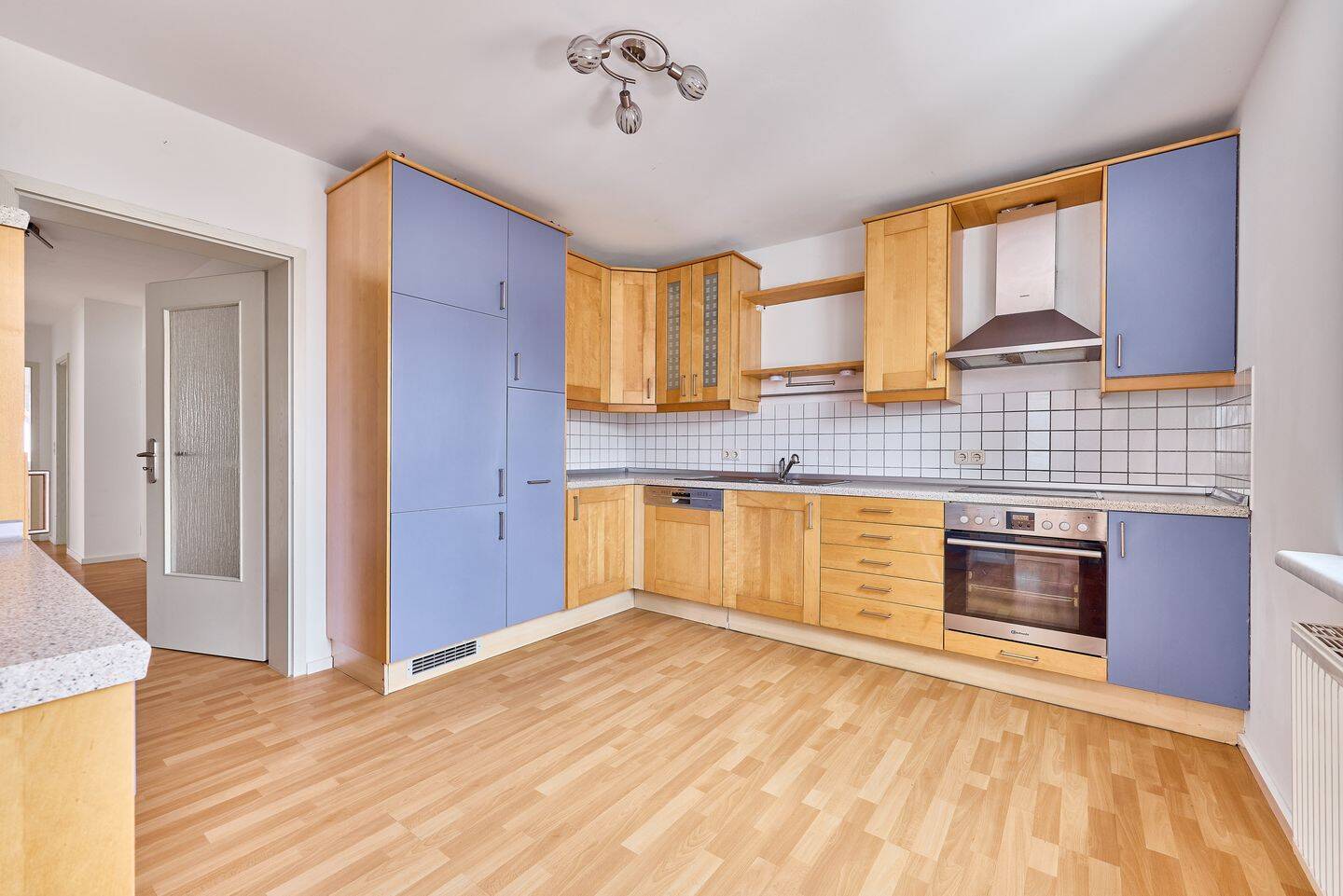 Helle 3,5-Zimmerwohnung mit Balkon in gepflegtem Dreifamilienhaus – Griesheim – Vorschaubild 4