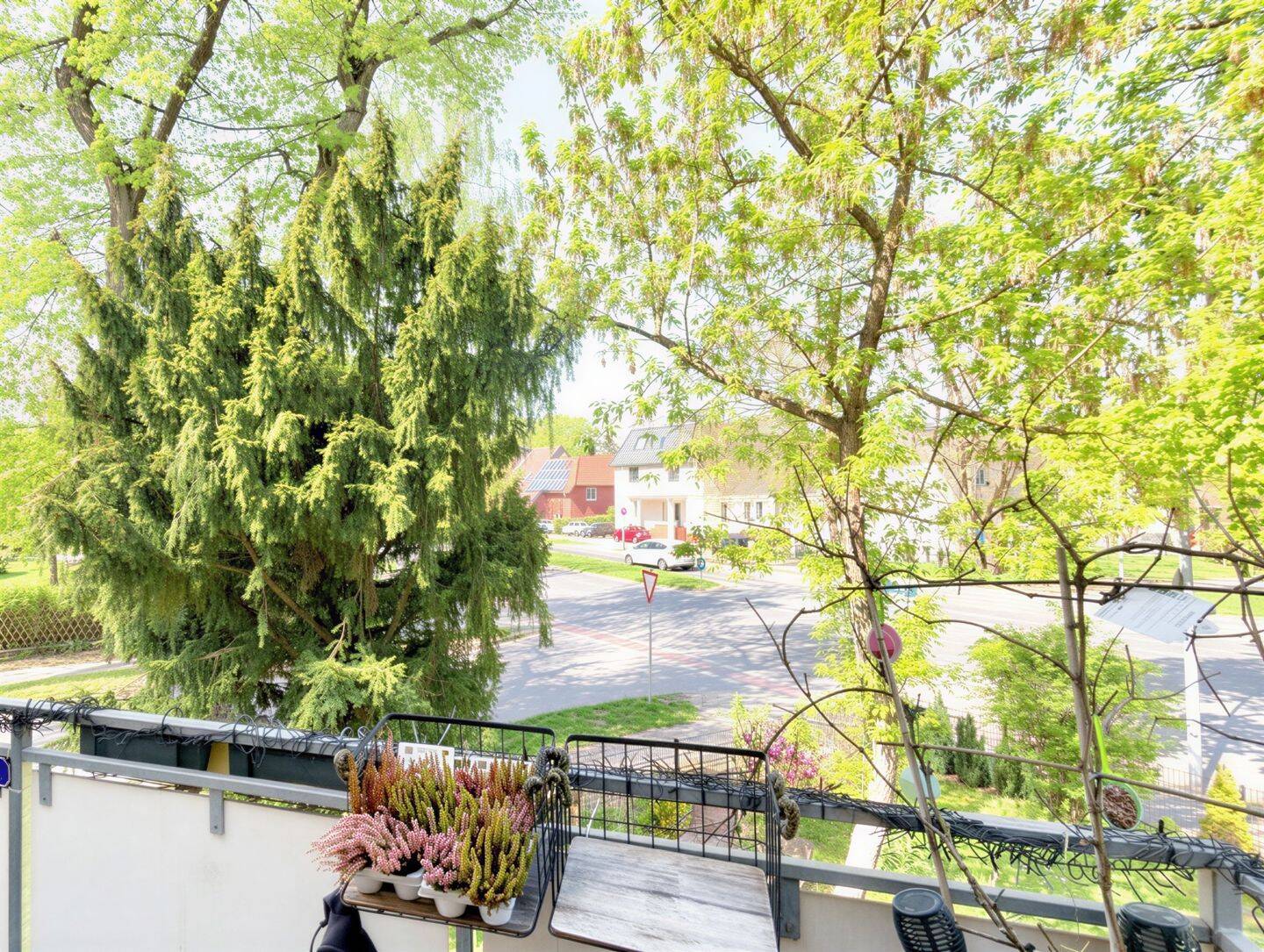 Solide Kapitalanlage mit 3.8% BME im KFW 55 Haus: 3 Zimmer Dachgeschosswohnung nahe Teltower Kanal – Teltow – Vorschaubild 2