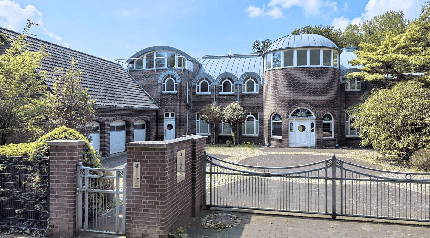 Exklusive Villa auf einem parkähnlichem Grundstück – Schwanewede – Bild 1 von 9