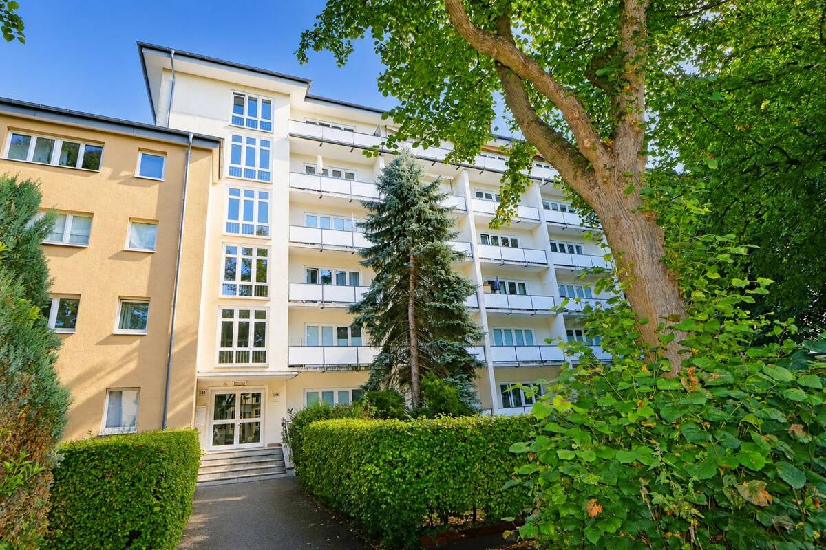 Ideale Stadtwohnung mit 2 Südwestbalkonen in Top Lage! – 22299 Hamburg – Bild 1 von 9