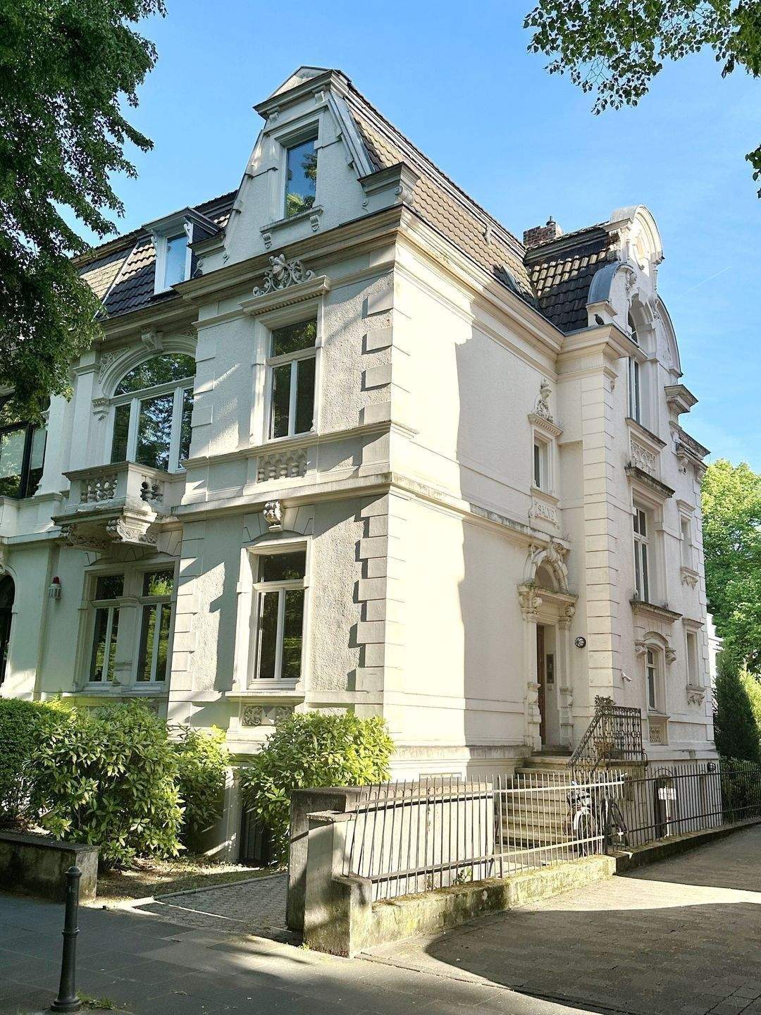 Villa Uhrmacher, eine lichtdurchflutete Familienresidenz – Bonn – Bild 1 von 9