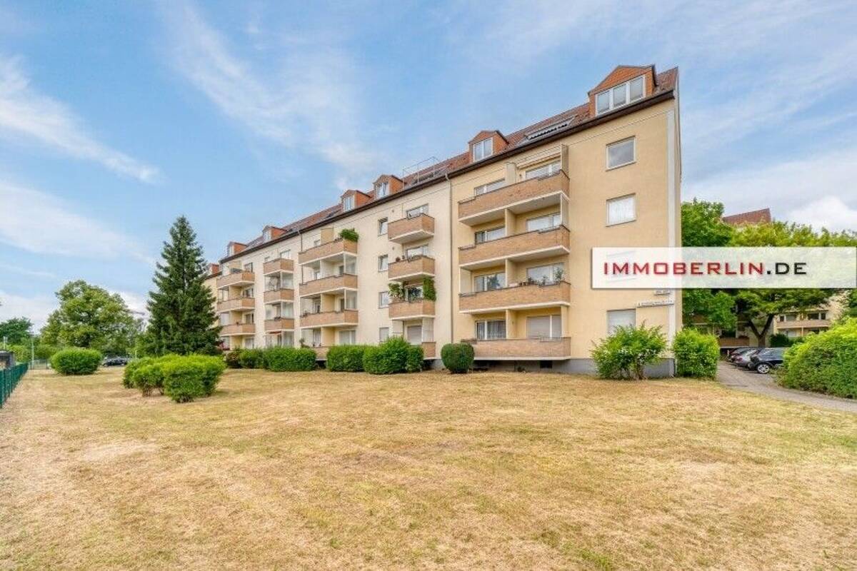 IMMOBERLIN.DE - Frisch renoviert & modernisiert! Schöne Wohnung mit Südbalkon – 13591 Berlin – Bild 1 von 9