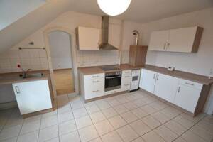 Frei ab sofort / Helle 2,5-Zimmer-Wohnung nahe Hauptbahnhof mit Einbauküche und Weitblick
