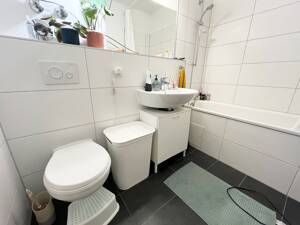 Hell & modern & viel Platz: 3 Zimmer mit Balkon, guter Schnitt, modernes Bad, Gäste-WC, Aufzug – 50968 Köln – Vorschaubild 7