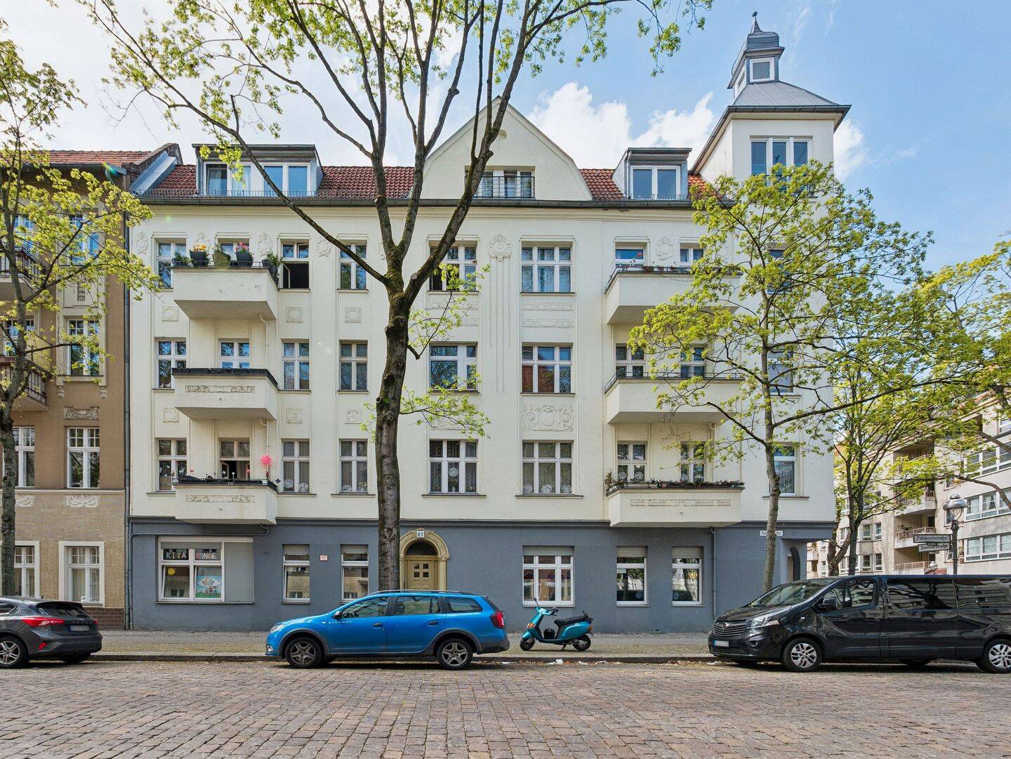 Charmante Altbauwohnung mit klassischem Flair und Balkon in Wilhelmstadt – Berlin – Vorschaubild 2