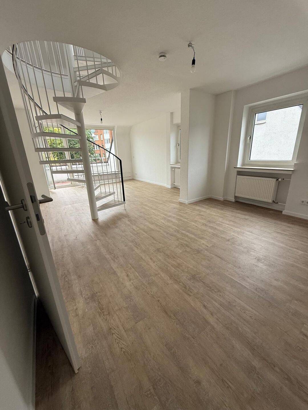 Moderne 4-Zimmer-Maisonettewohnung - Erstbezug nach Komplettsanierung - mit zwei Balkonen – Düsseldorf – Vorschaubild 6