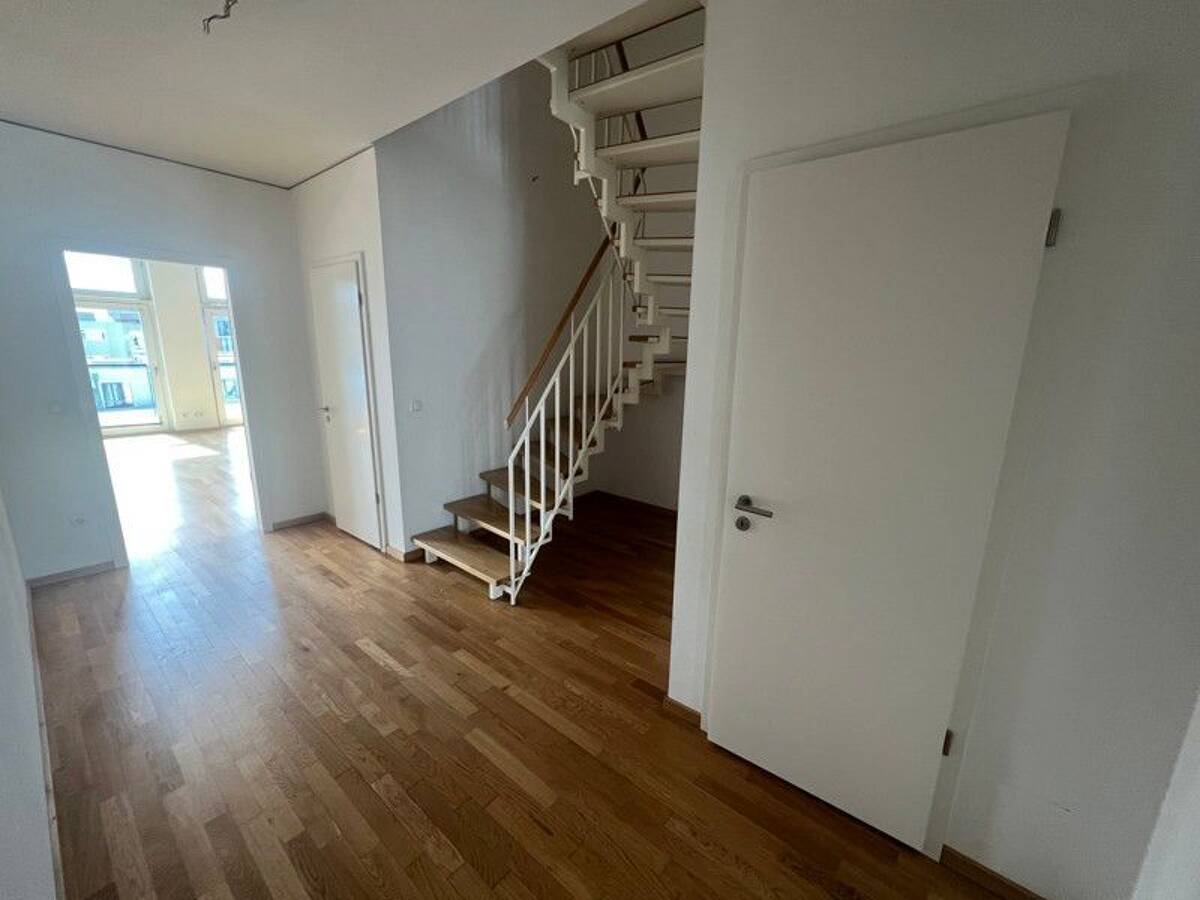 Perfekt für uns: weitläufige 4-Zimmer-Wohnung auf 2 Etagen!!! – 20355 Hamburg – Bild 1 von 9