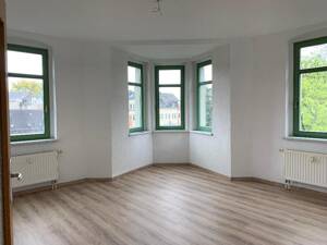 2-Zimmer-DG-Wohnung mit großem, hellem Wohnzimmer mit Erker – 9130 Chemnitz – Vorschaubild 3