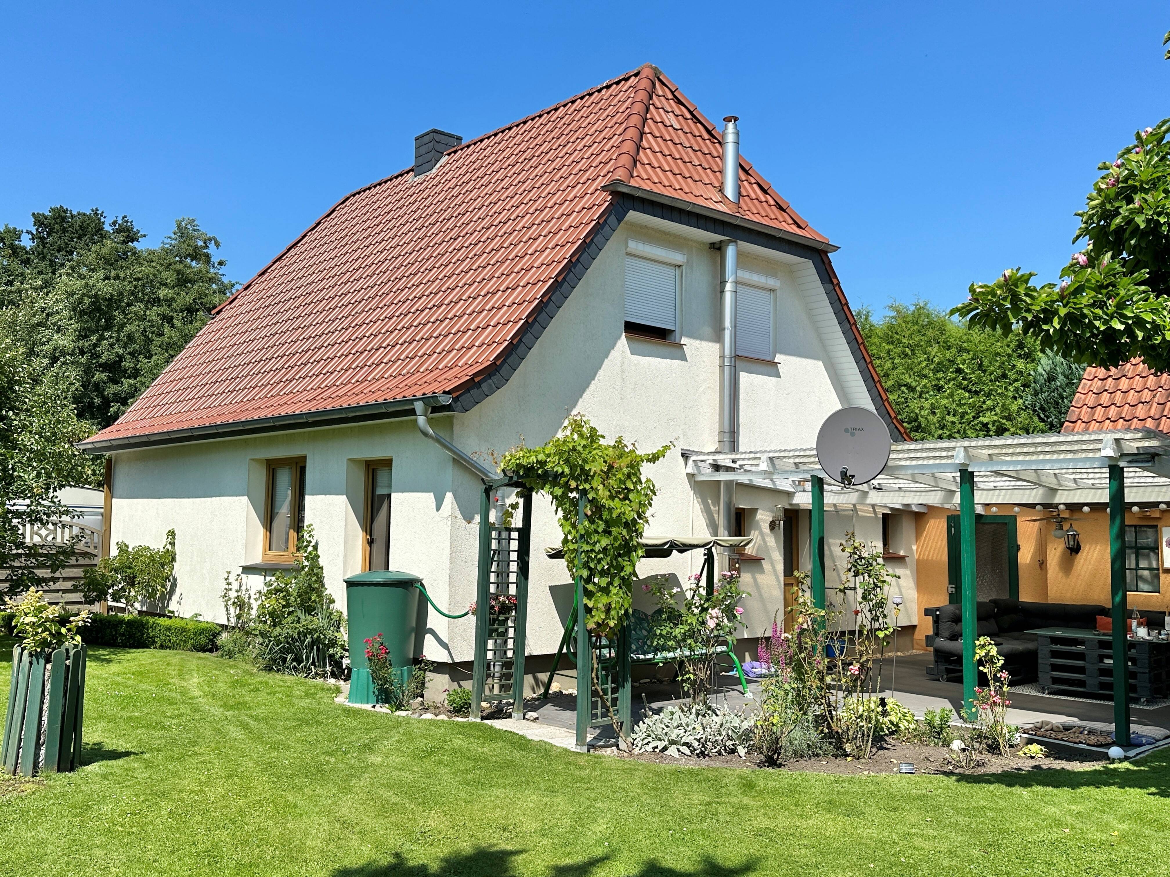 Gepflegtes Einfamilienhaus mit schönem Garten in attraktiver Lage * auch als Anlageobjekt geeignet – Elsfleth – Bild 1 von 9