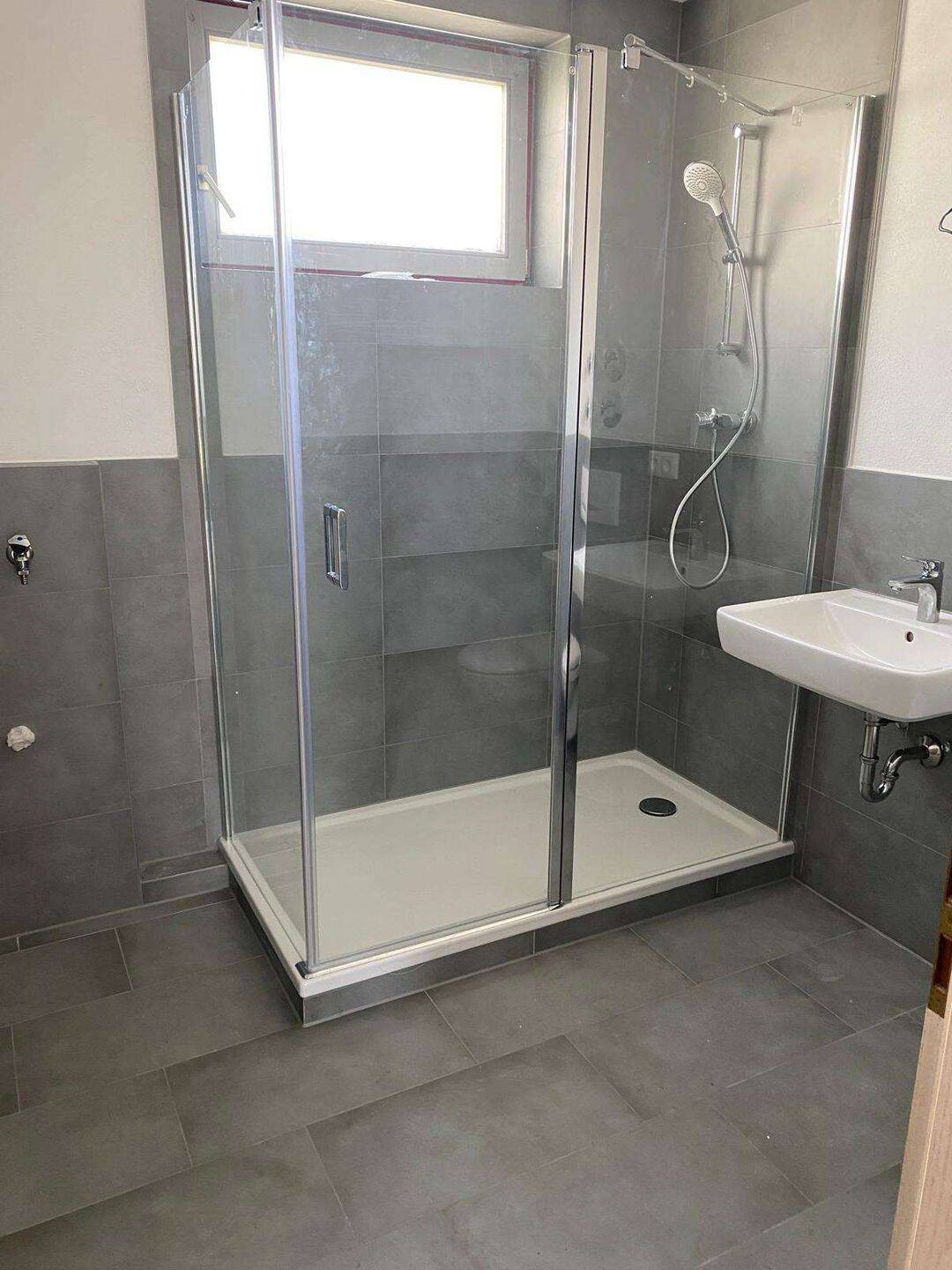 Stilvolle, modernisierte 3 Raum-EG-Wohnung mit Terrasse und Garten in Ingolstadt – Ingolstadt – Vorschaubild 4