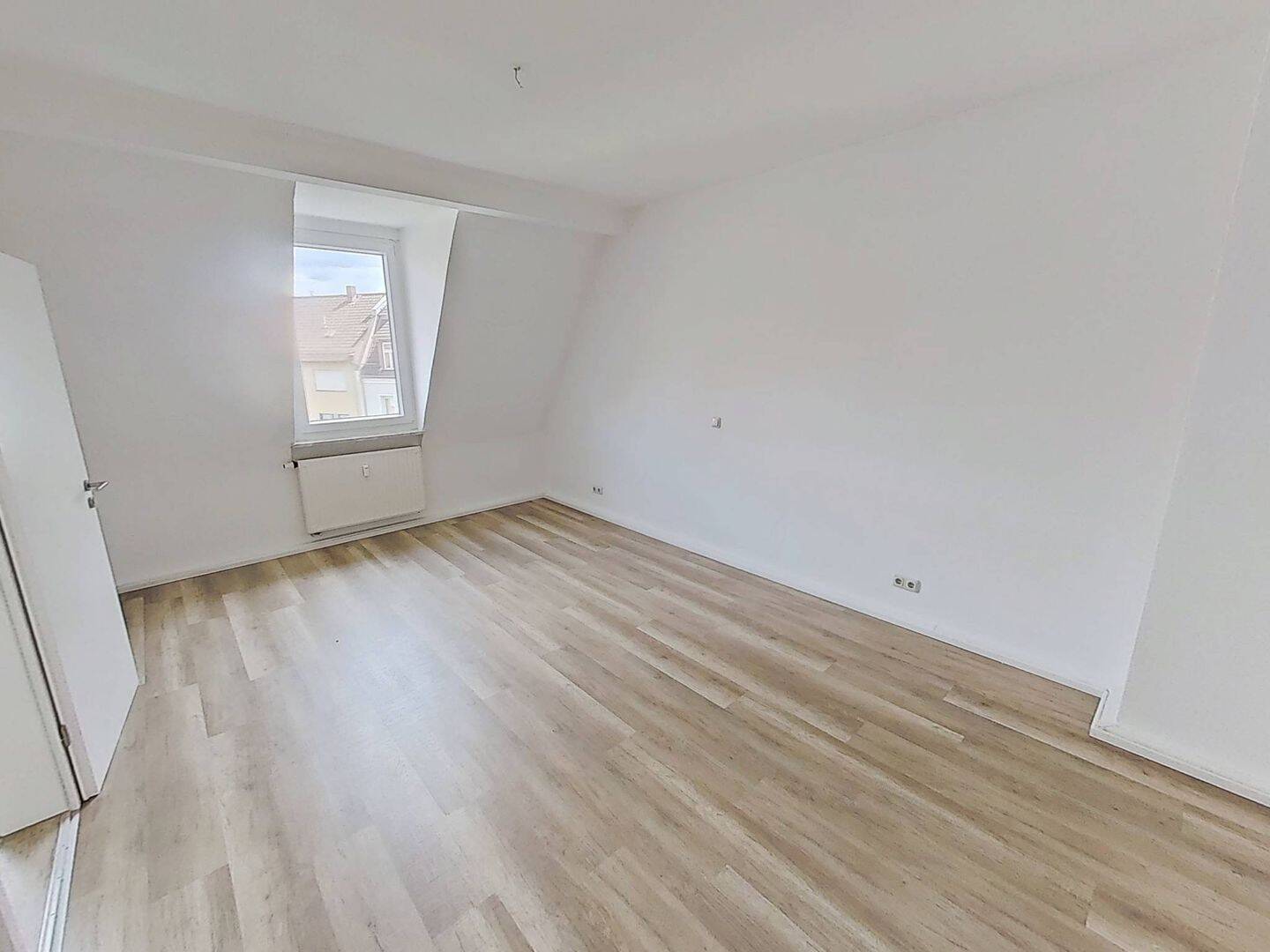 ++Charmantes 3-Zimmer-Zuhause: Durchdachte Raumaufteilung und viel Tageslicht++ – Nürnberg – Vorschaubild 4