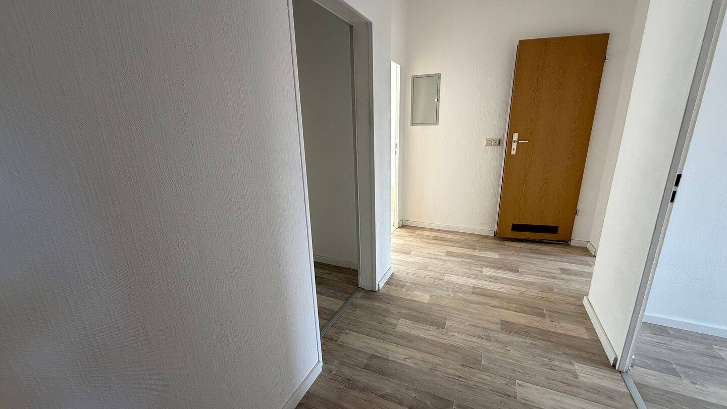 Wohnen im 3.OG - ruhige Lage + Stellplatz ! – Chemnitz – Vorschaubild 6