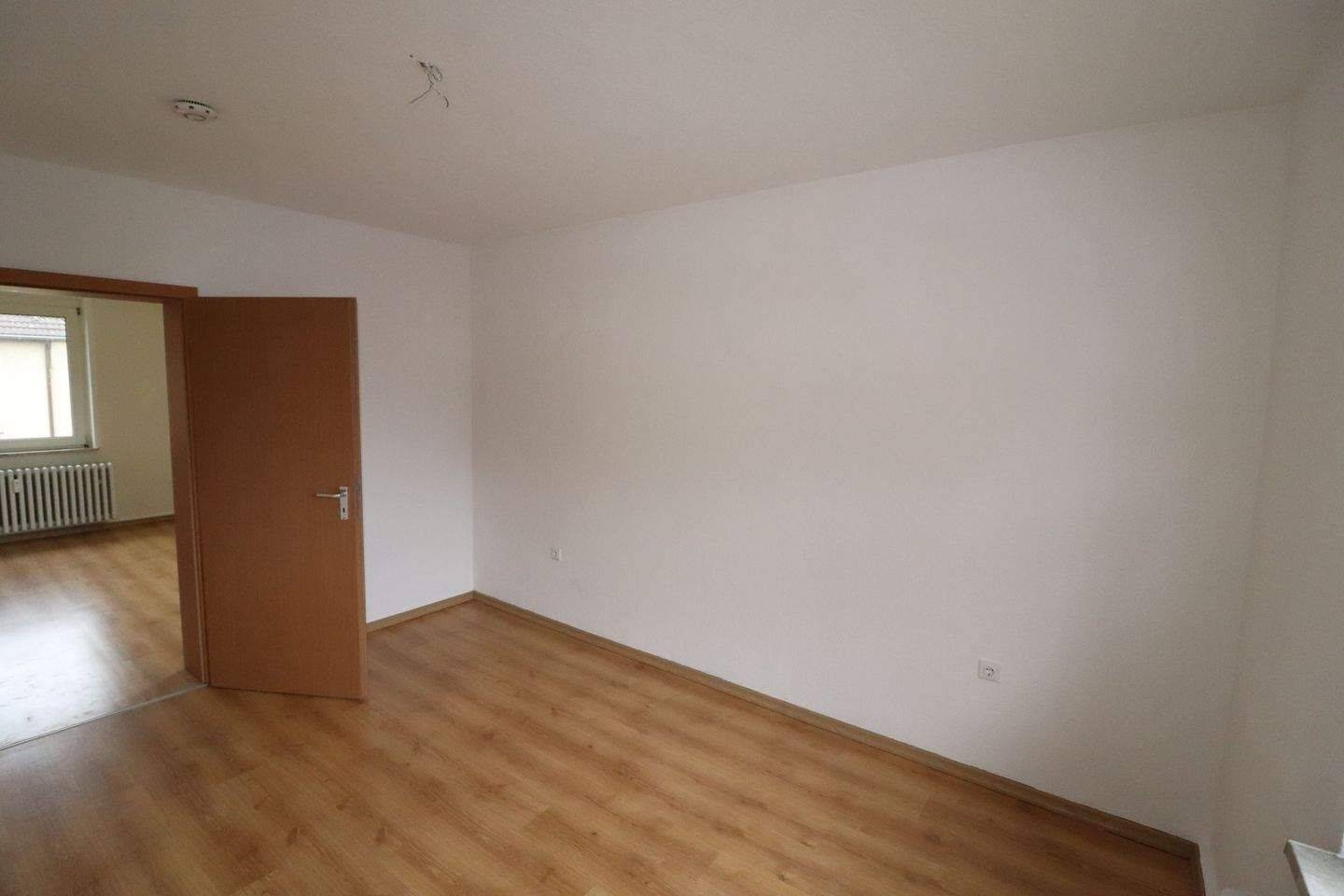 Ab 01.08. 2,5-Raum Wohnung bald mit Balkon inkl. Treppenhausreinigung, Winterdienst – Oberhausen – Vorschaubild 7