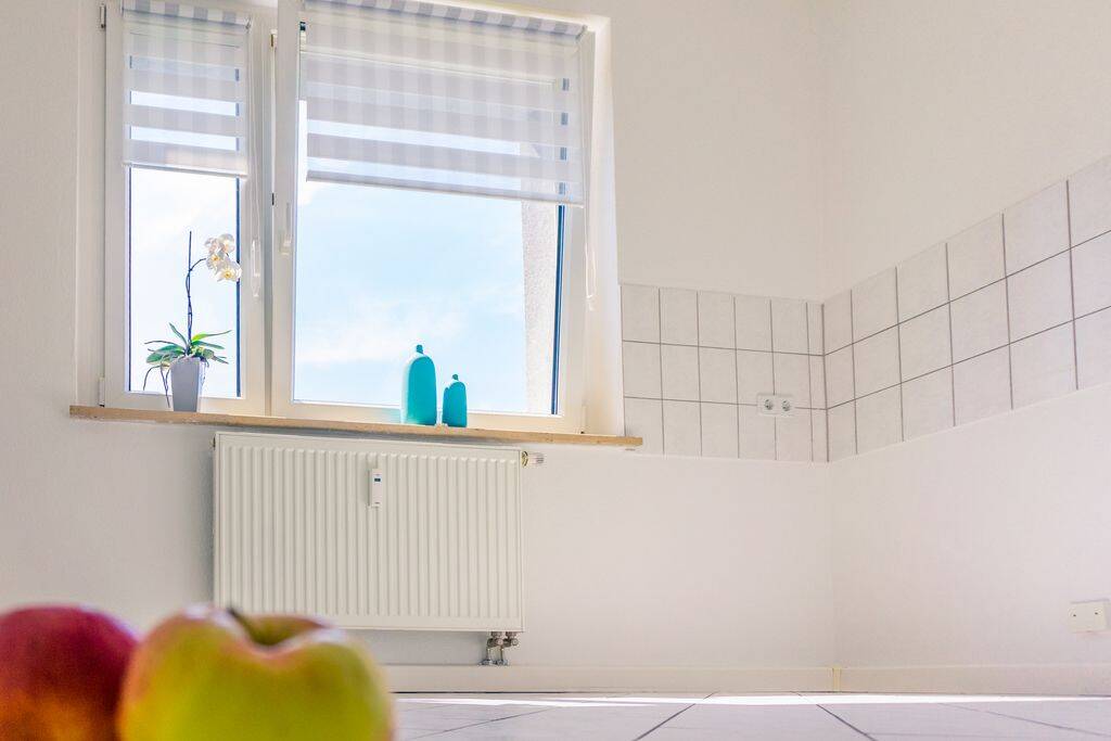 2-Raum-Wohnung mit Balkon in schöner Wohnlage – Chemnitz – Vorschaubild 4