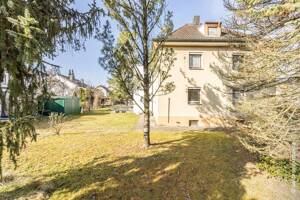 Charmante Doppelhaushälfte bzw. Mehrgenerationenhaus mit viel Potential auf traumhaften Grundstück – 80999 München – Vorschaubild 3