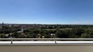 3 Zimmmer . Panoramablick . komplett saniert .