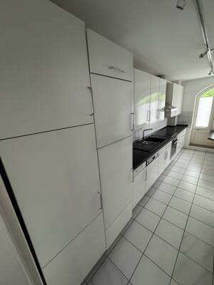 Gepflegtes Reihenhaus mit Einbauküche, Garage und Garten – 40547 Düsseldorf – Vorschaubild 3