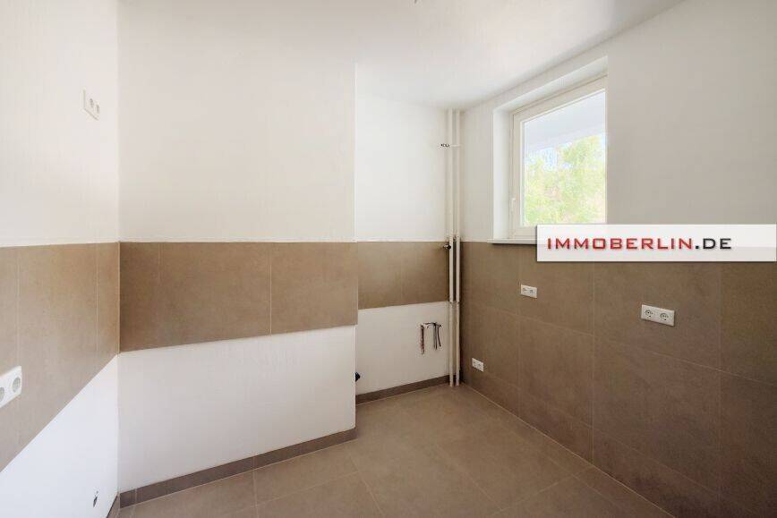 IMMOBERLIN.DE - 2026 perfekt renovierte Wohnung mit Südwestbalkon & Lift in zentraler Lage – Berlin – Vorschaubild 4