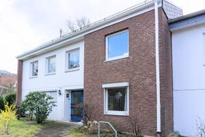 PURNHAGEN-IMMOBILIEN - Schönebeck, gepfl. REH mit Garage und schönem Grundstück in ruhiger Lage