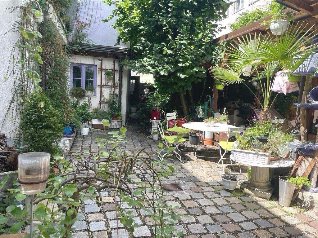 Exklusives Gartenhaus in kleiner Denkmaloase direkt am Hof – München – Vorschaubild 2