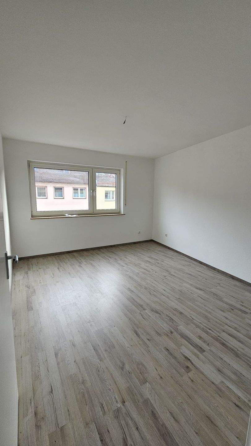 Mehrfamilienhaus mit 8 Einheiten + Baugrundstück für bis zu 6 Neubauwohnungen – Rendite & Entwicklung in einem Objekt – Nürnberg – Vorschaubild 9