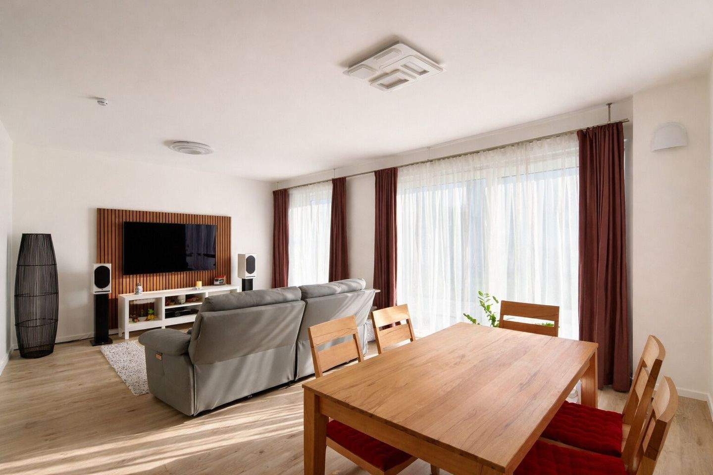 Modernes Reihenendhaus mit Photovoltaik, hochwertiger Ausstattung und sonnigem Garten in Schwandorf! – Schwandorf – Vorschaubild 2