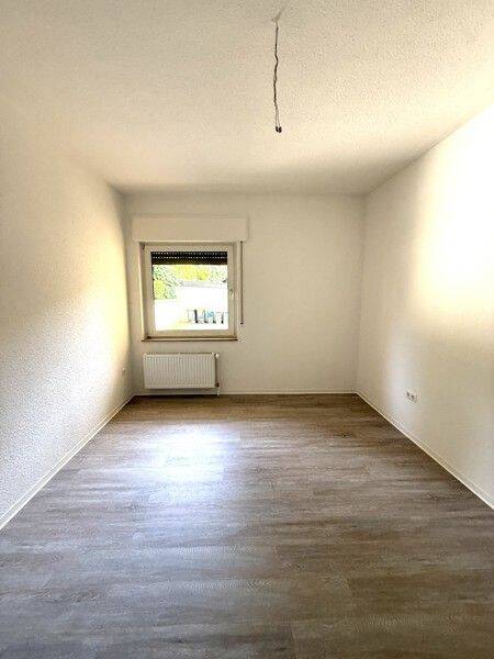 Frisch renovierte 2-Zi.-EG-Whg. mit neuer Einbauküche – Wuppertal – Vorschaubild 3
