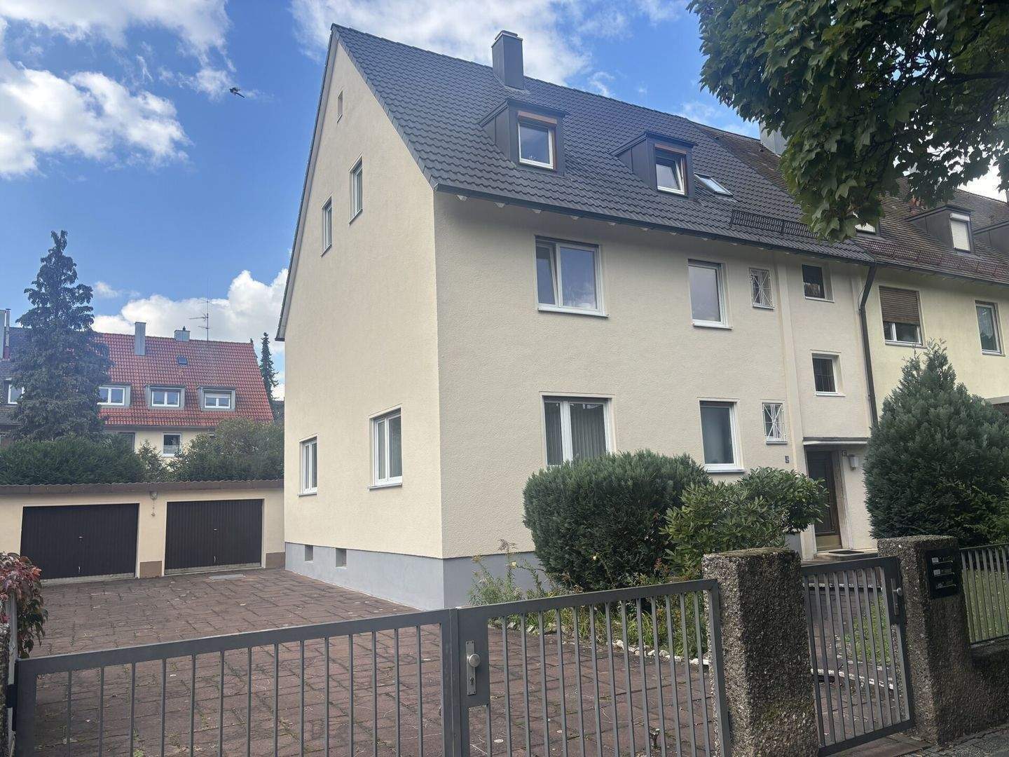Gepflegtes Dreiparteienhaus mit Potenzial in Top-Lage in Nürnberg-Nord!