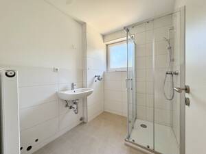 Frisch renovierte 2-Zi.-ETW inkl. Garagenstellplatz und Loggia in sehr gepflegter Wohnanlage – 85057 Ingolstadt – Vorschaubild 7