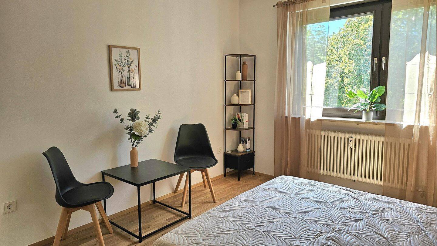 stylisch komplett möbliert| frisch renoviert| Direkt an der U3 (Marienplatz/Uni) – München – Vorschaubild 7