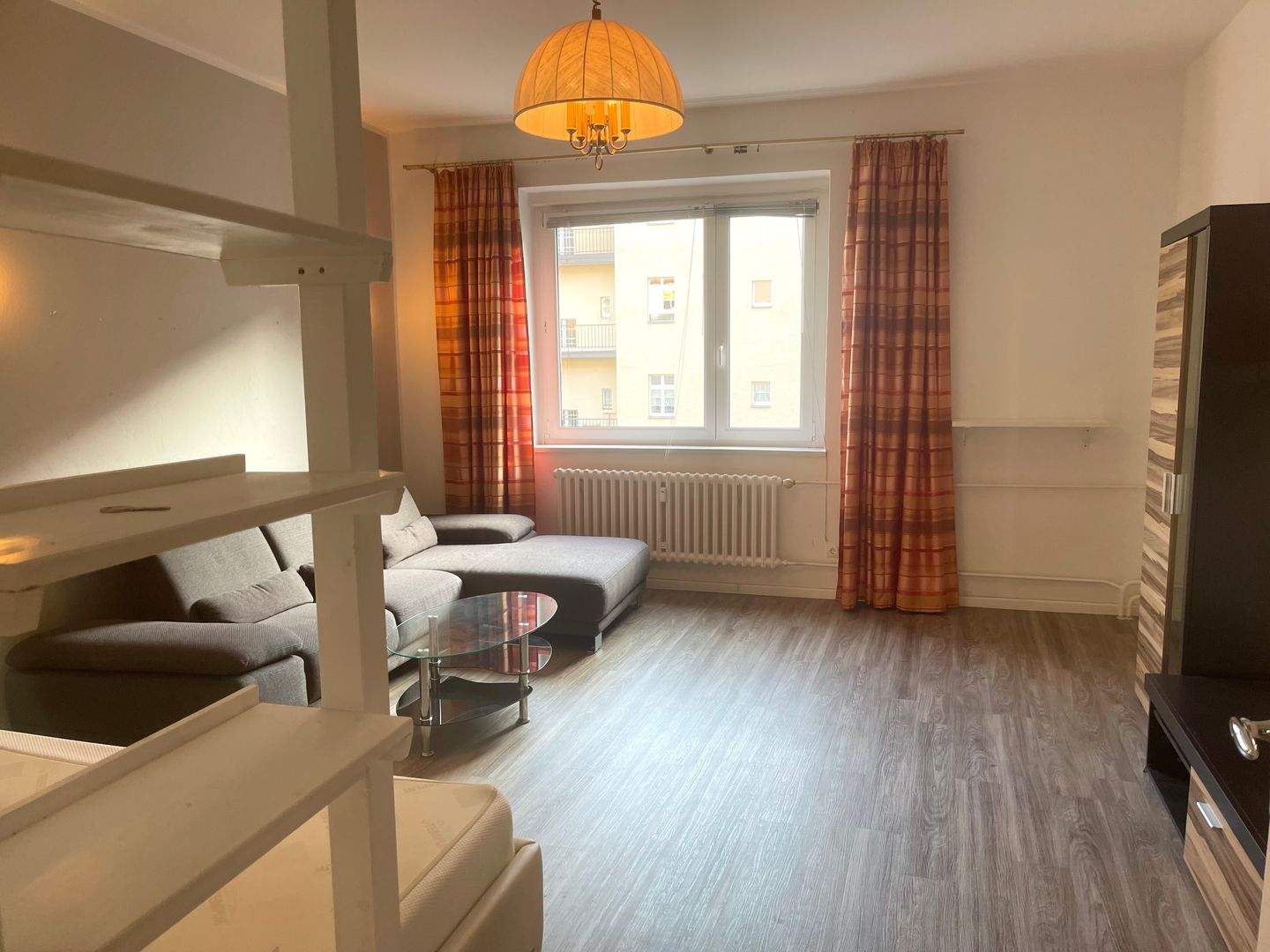 Bezugsfreie helle 3-Zimmer-Altbauwohnung in Westend – Berlin – Bild 1 von 9