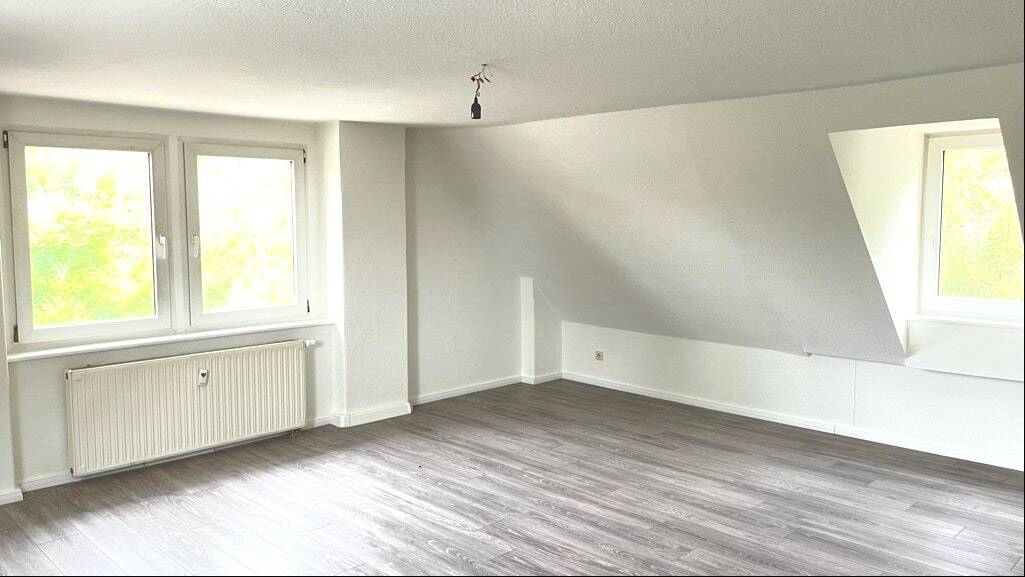 Große 2-Zimmer-Dachgeschosswohnung in Loschwitz! – Dresden – Vorschaubild 3