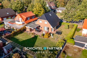 Surheide | Schickes Einfamilienhaus mit Terrasse, Garage und großem Garten
