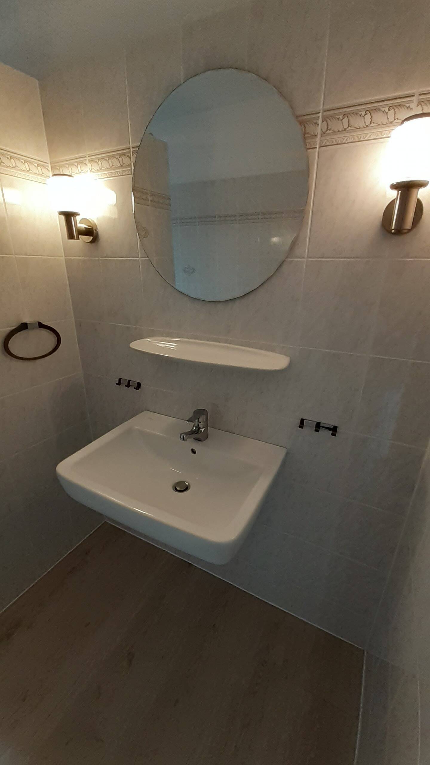 Außergewöhnliche 2,5-Zimmer-Wohnung mit großzügiger Dachterrasse, Einbauküche und stilvollem Wohnambiente – Bremen – Vorschaubild 5