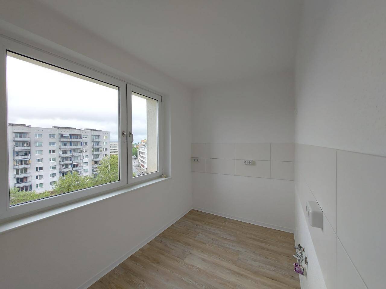 *Sanierte Wohnung mit Balkon gesucht?* – Magdeburg – Vorschaubild 5
