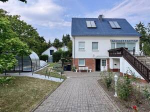 freistehendes Einfamilienhaus mit Garten, Pool, Sauna & Solarthermie – 99089 Erfurt – Vorschaubild 2