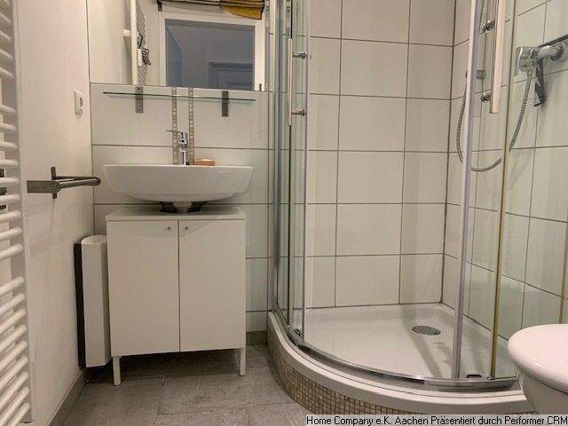 Aachen City: Klassisch moderne Möblierung in 1,5 Zi-Altbauwhng. mit Innenhof; all incl. – Aachen – Vorschaubild 5
