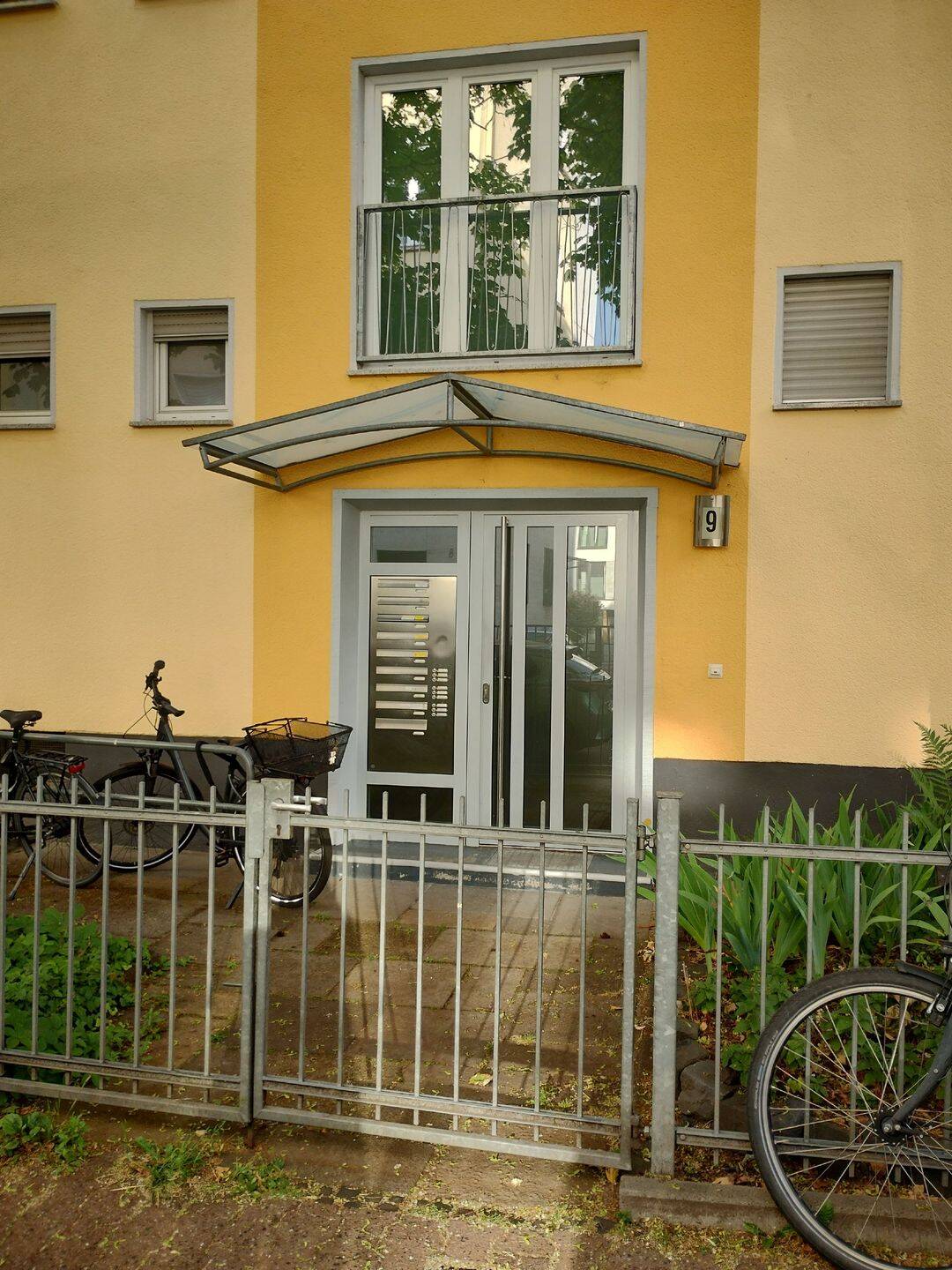 Schöne 4-Zimmer-Wohnung mit Balkon im Nordend – Frankfurt am Main – Vorschaubild 4