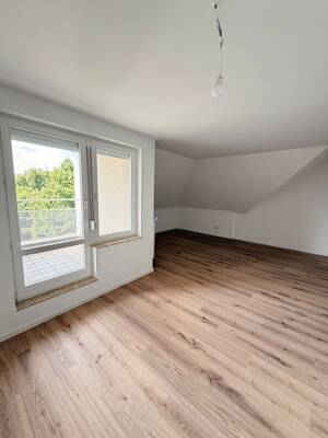 Renovierte Dachgeschoss Wohnung ab sofort verfügbar! – 54294 Trier – Vorschaubild 2