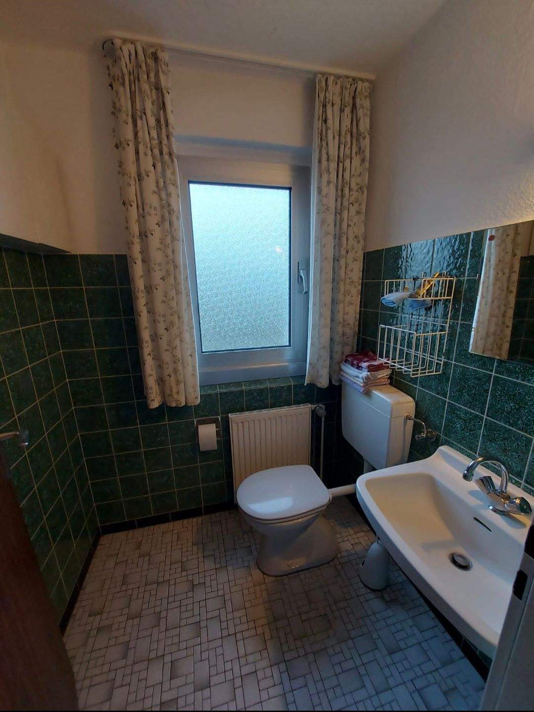 7-ZIMMERHAUS MIT 3 BÄDERN, 2 GARAGEN UND GROSSEM GARTEN. AUCH ALS MEHRGENERATIONENHAUS NUTZBAR. – Bornheim – Vorschaubild 7