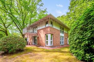 Eine sichere Entscheidung. Große Doppelhaushälfte im Wohnpark Falkenstein, Garten, Terrasse, Garage. – 22559 Hamburg – Vorschaubild 2