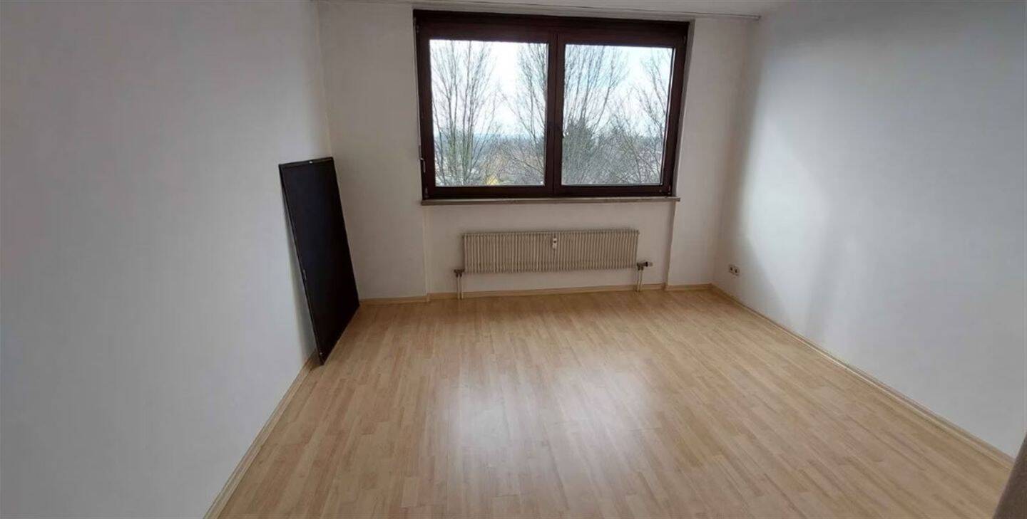 Großzügige und vermietete 2-Zimmer mit Wannenbad, Balkon, Aufzug, Tiefgarage und EBK – Chemnitz – Vorschaubild 8