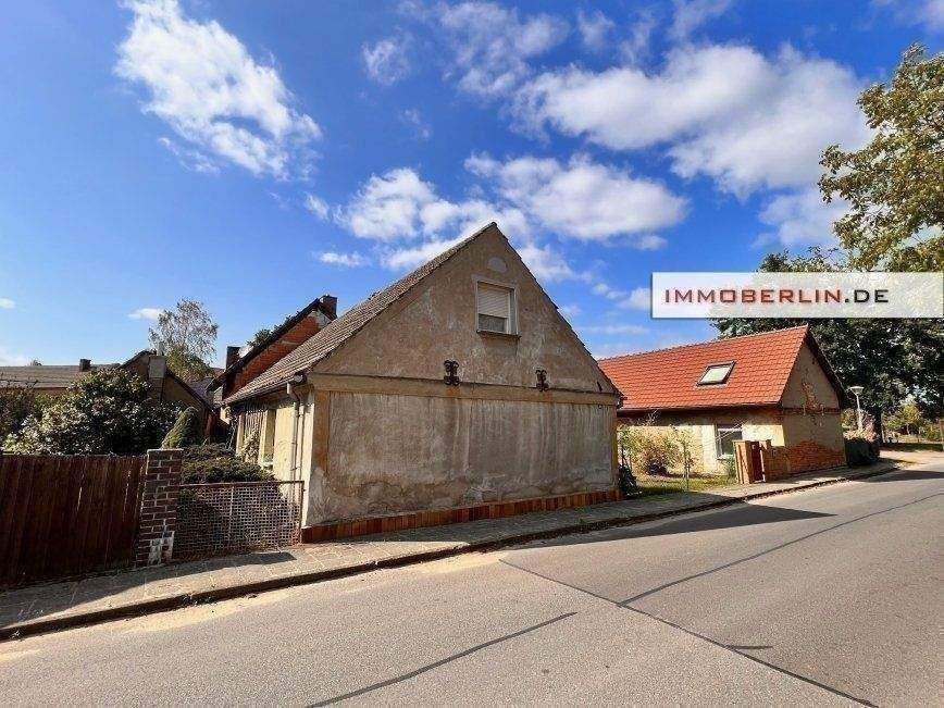 IMMOBERLIN:DE - Charaktervolles Haus mit viel Potential, Sonnengarten und Solaranlage in ländlicher Lage – Märkische Heide – Bild 1 von 9