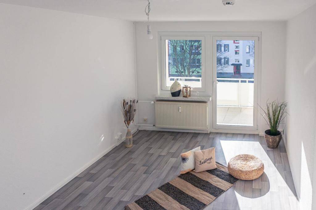 Helle 2-Raum-Wohnung mit Balkon