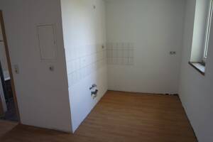 Merseburg-geräumige 3-Zi-Wohnung mit großem Balkon, Laminat und Lift! – 6217 Merseburg – Vorschaubild 5