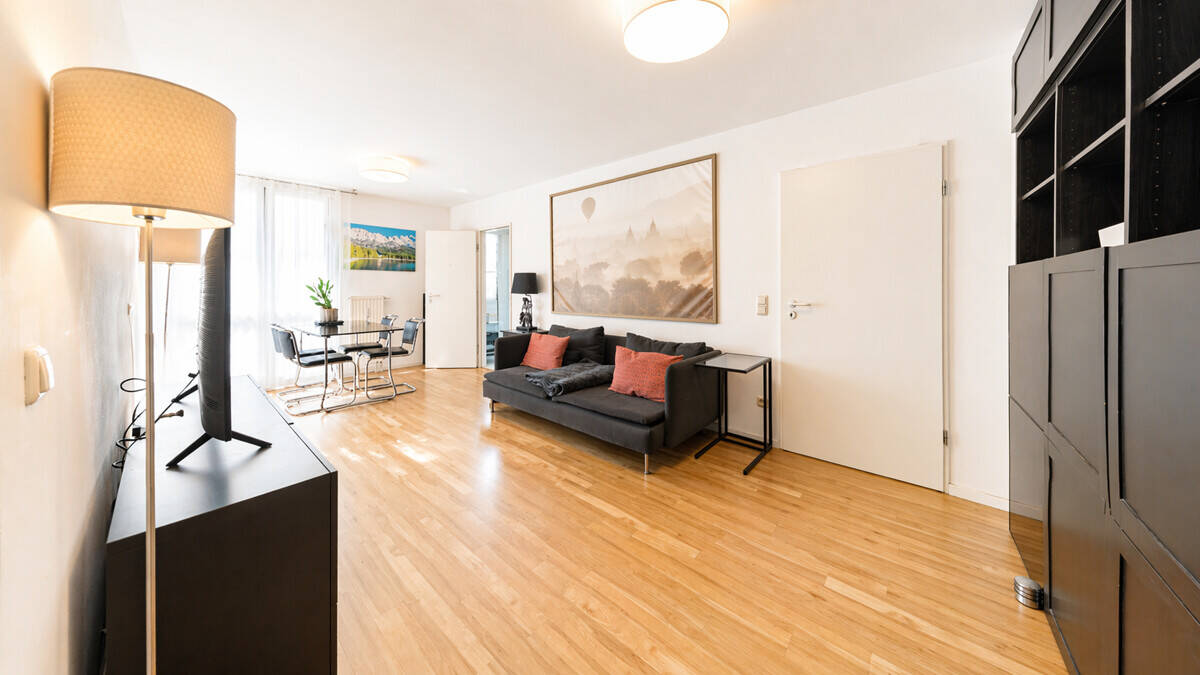 Dein Platz in der Maxvorstadt: Helle 2-Zimmer-Wohnung mit Balkon
